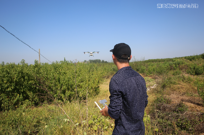 水稻農(nóng)作物果樹苗圃無人機打藥施肥